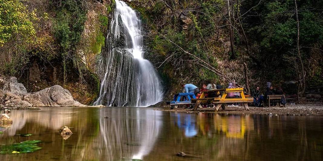 İzmir’de 86 basamaklı gizem! Bir kez gören yeniden geliyor: Gizli cennet aşıkların buluşma noktası oluyor 1